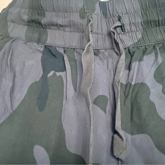 Ritu Kumar Label Camouflage Jogger Pants - Picture 7 of 12